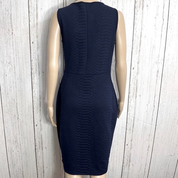 NWT ASOS MATERNITY Navy Quilted Sheath Dress Sleeveless Faux Wrap Size 6 - Picture 3 of 11